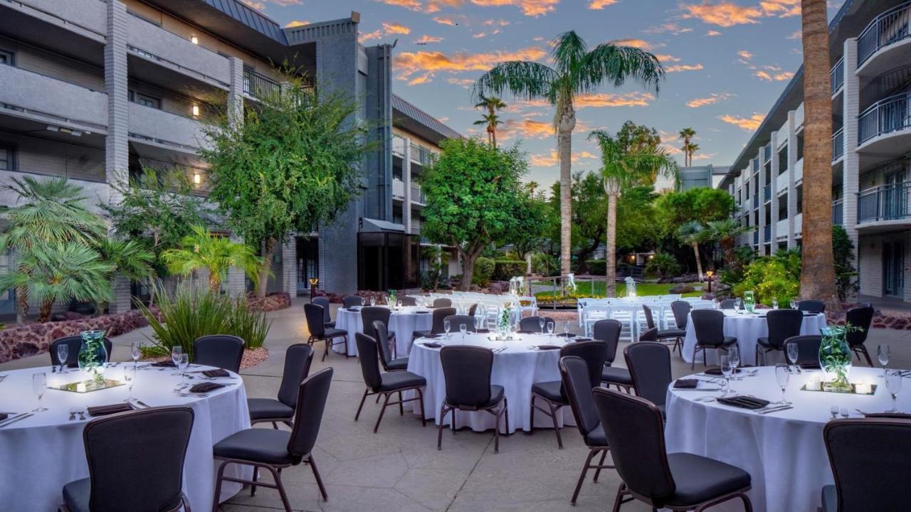 Holiday Inn And Suites Phoenix Airport North By Ihg Exterior foto